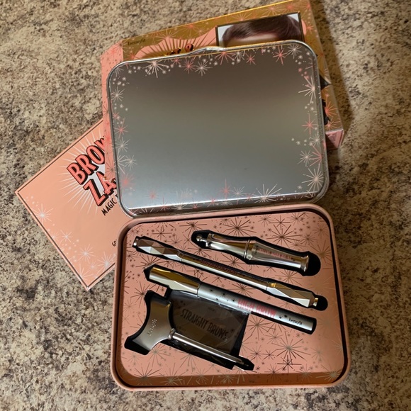 Benefit Cosmetics Brow Kit - Picture 5 of 7